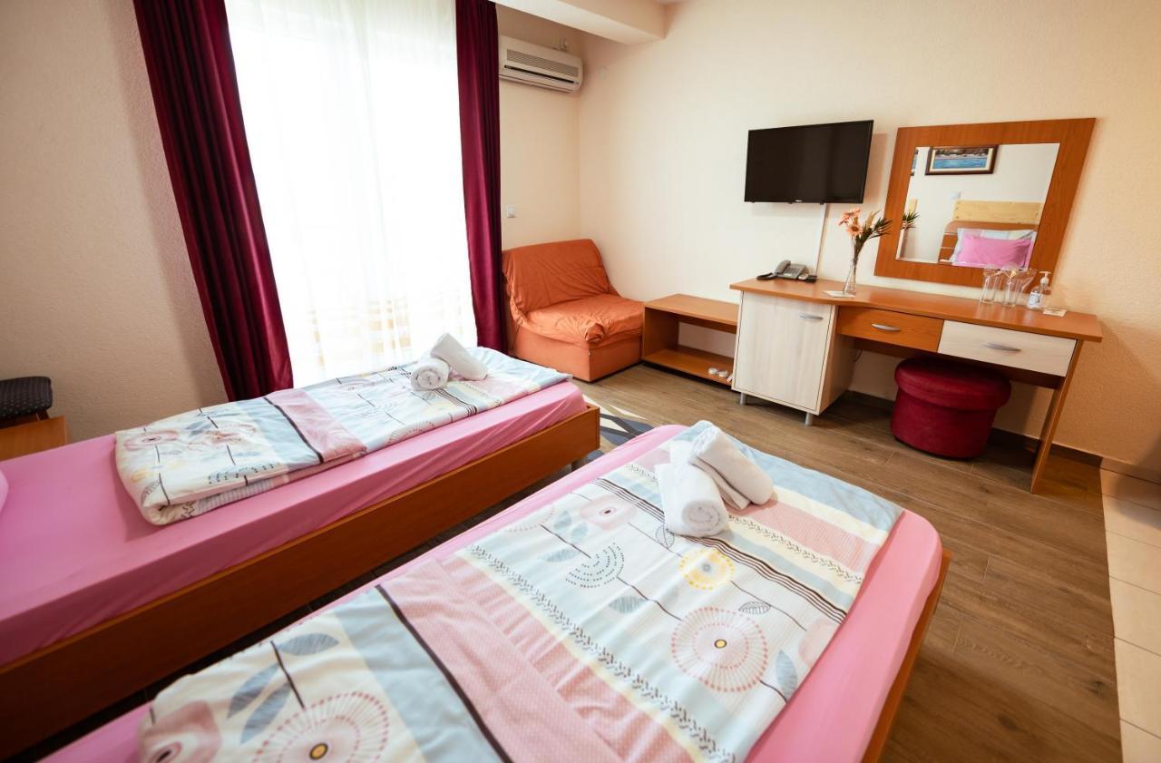 Hotel Holiday-M Ohri Dış mekan fotoğraf