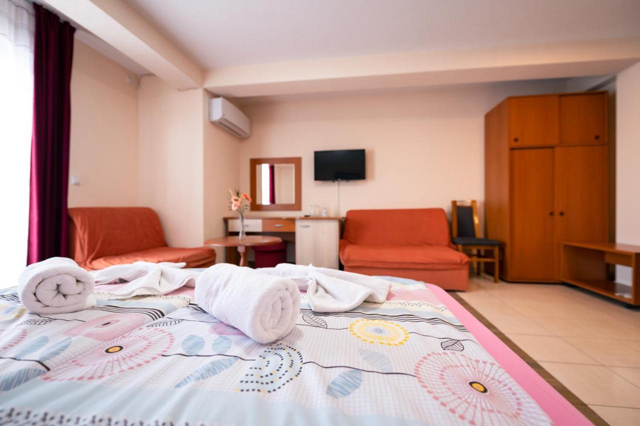 Hotel Holiday-M Ohri Dış mekan fotoğraf