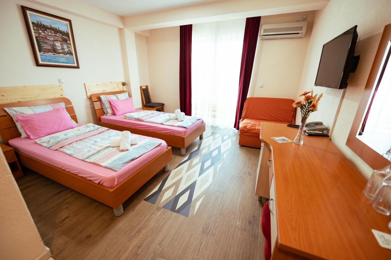 Hotel Holiday-M Ohri Dış mekan fotoğraf