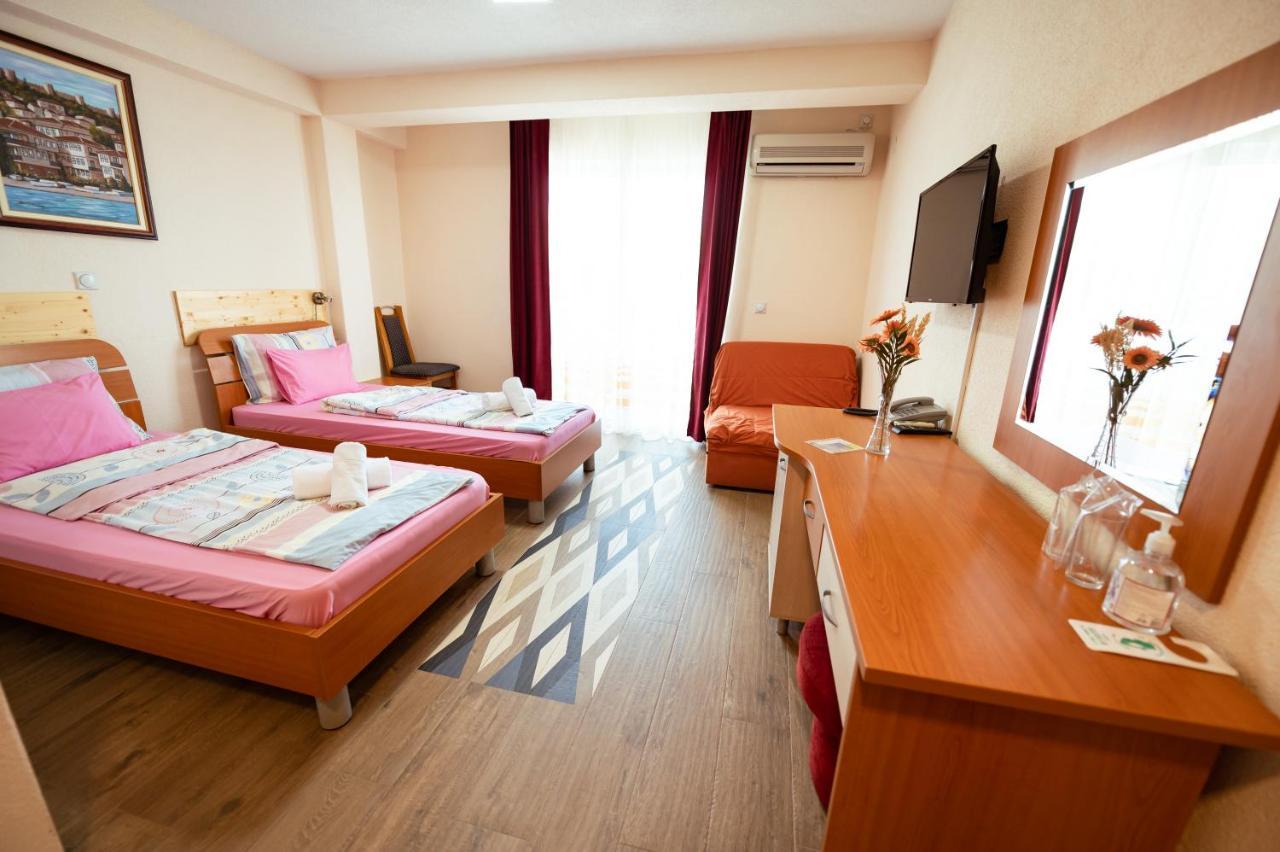 Hotel Holiday-M Ohri Dış mekan fotoğraf