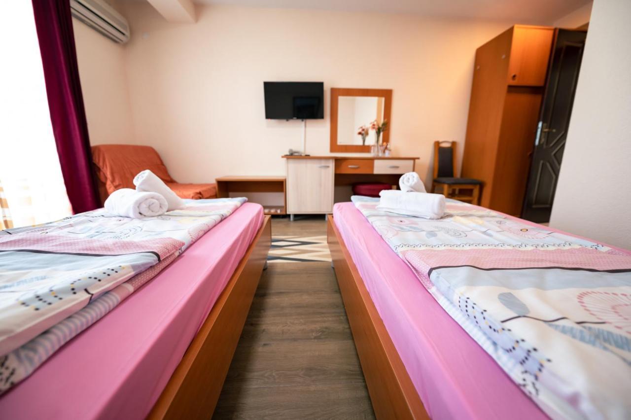 Hotel Holiday-M Ohri Dış mekan fotoğraf