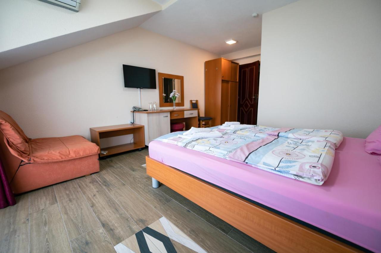 Hotel Holiday-M Ohri Dış mekan fotoğraf