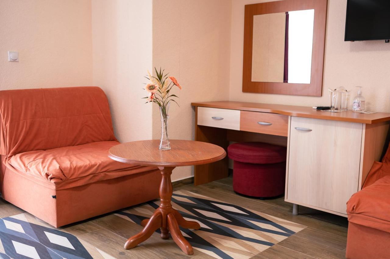 Hotel Holiday-M Ohri Dış mekan fotoğraf