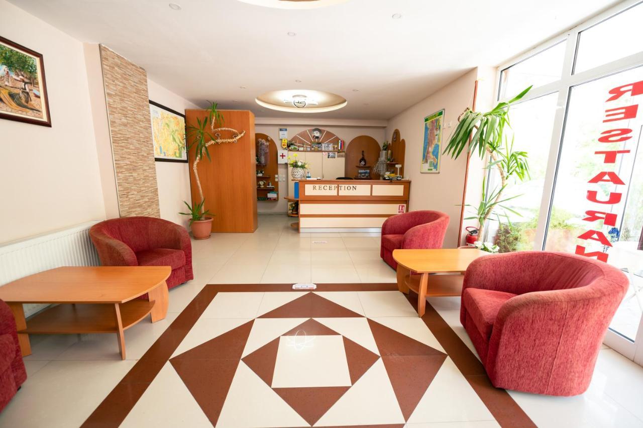 Hotel Holiday-M Ohri Dış mekan fotoğraf