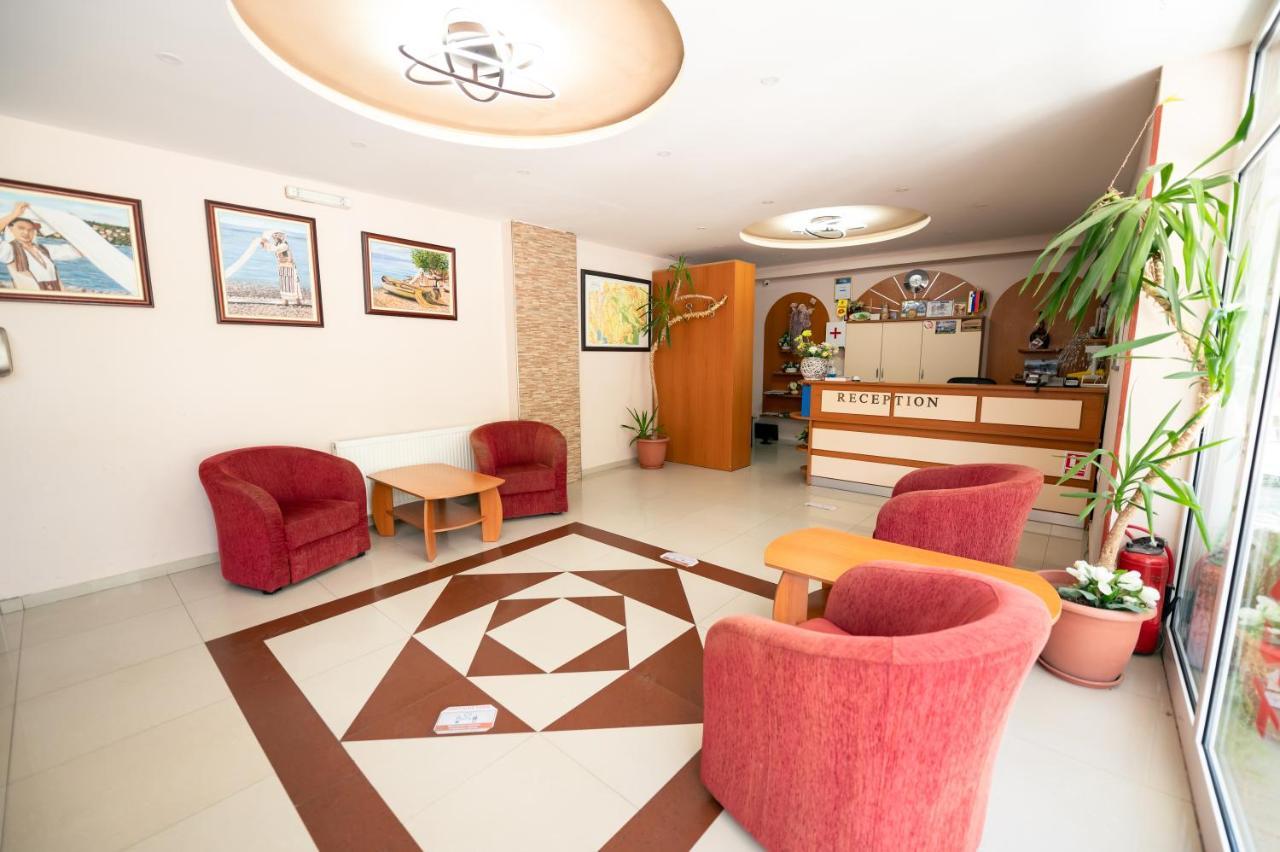 Hotel Holiday-M Ohri Dış mekan fotoğraf