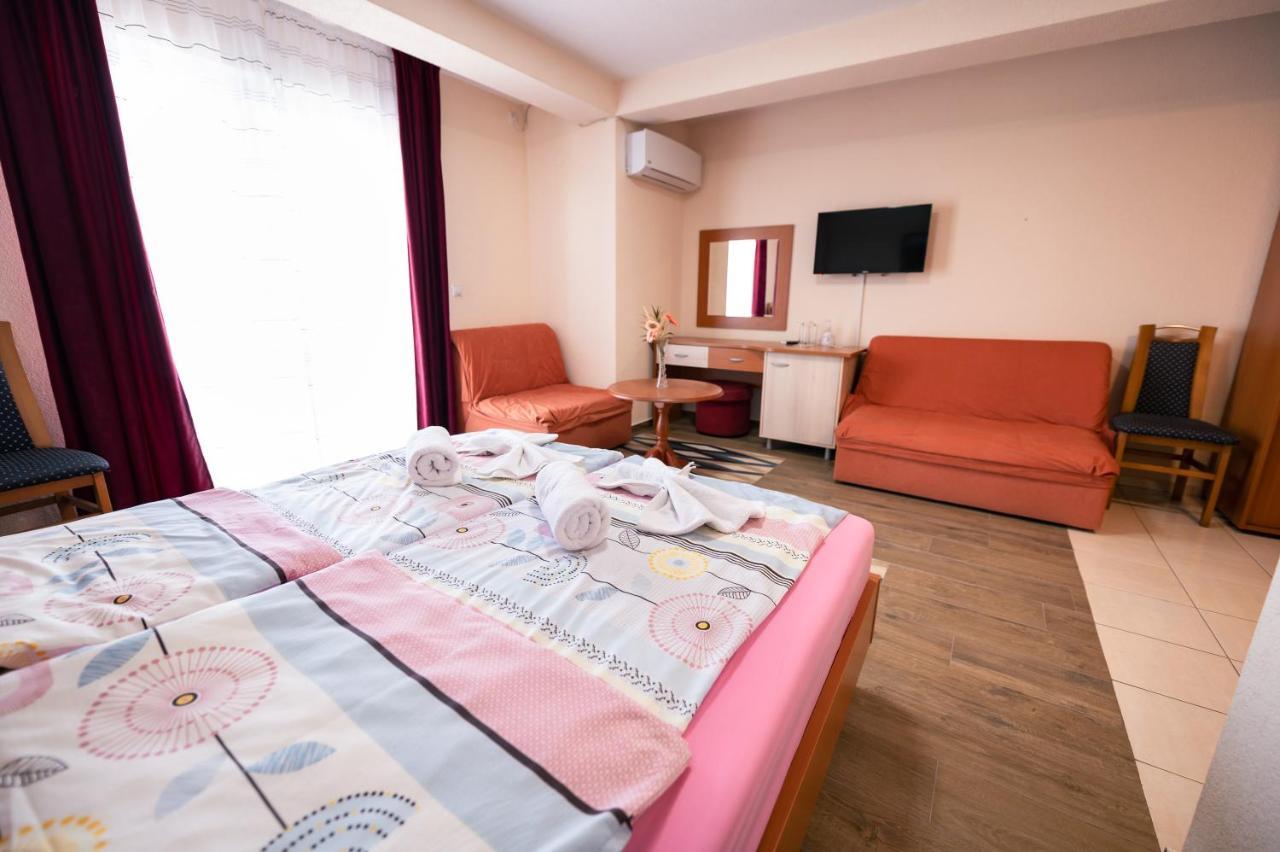 Hotel Holiday-M Ohri Dış mekan fotoğraf
