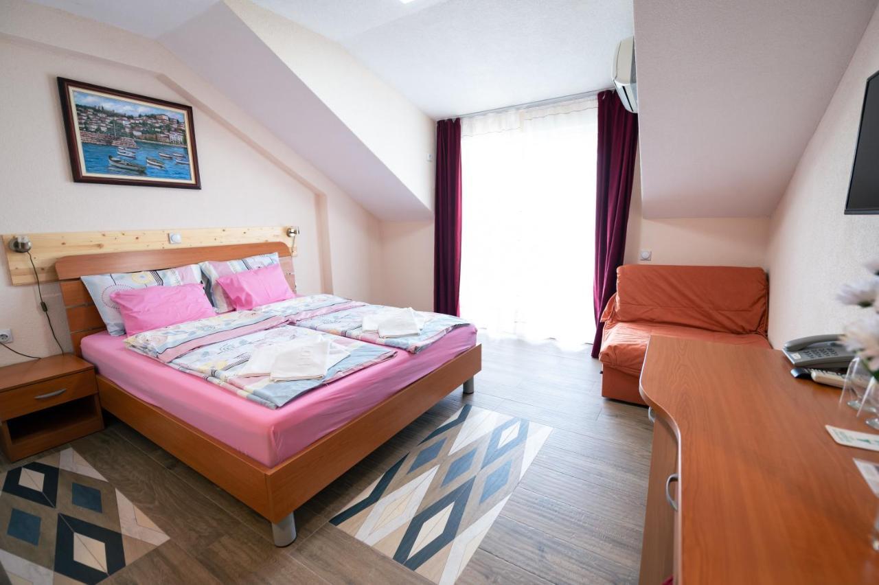Hotel Holiday-M Ohri Dış mekan fotoğraf