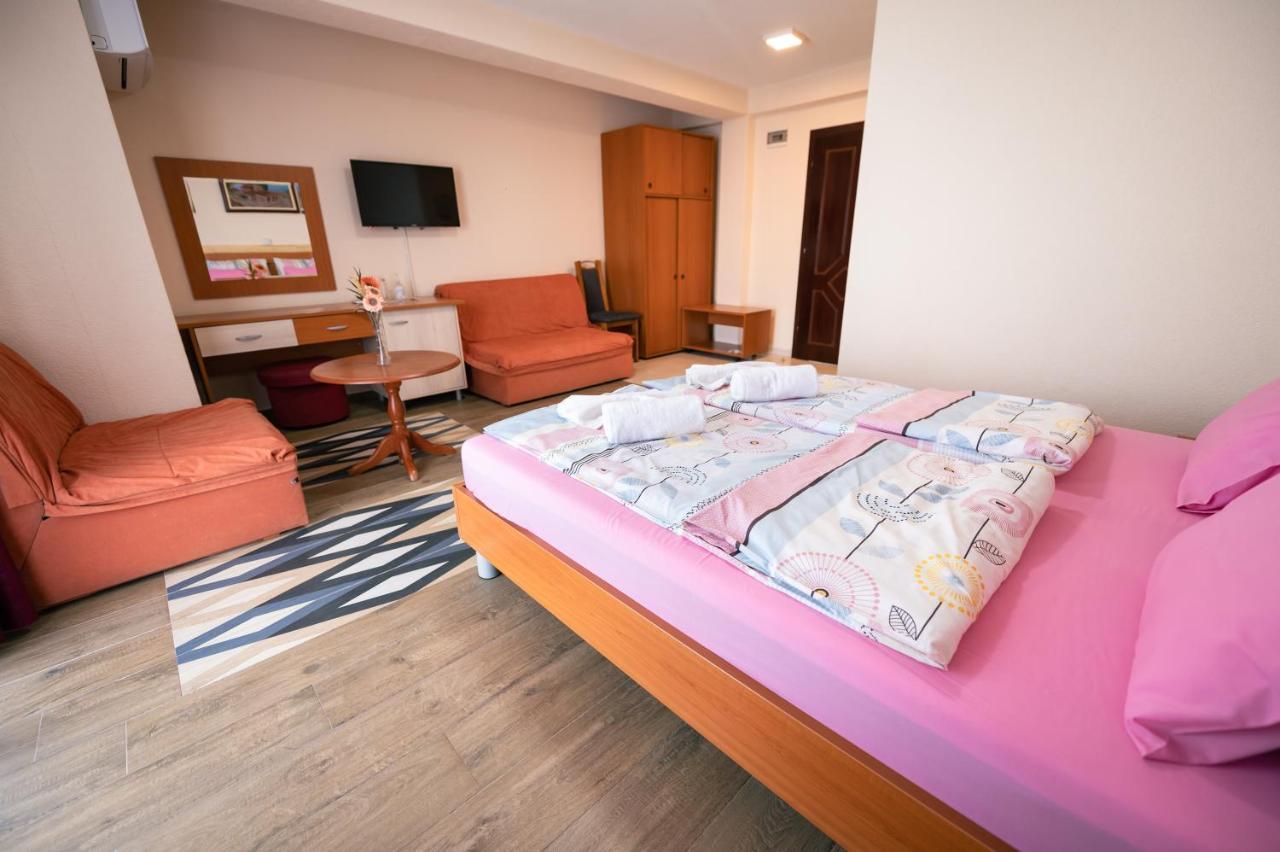 Hotel Holiday-M Ohri Dış mekan fotoğraf