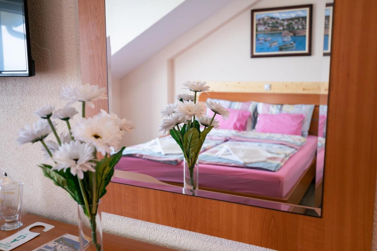Hotel Holiday-M Ohri Dış mekan fotoğraf