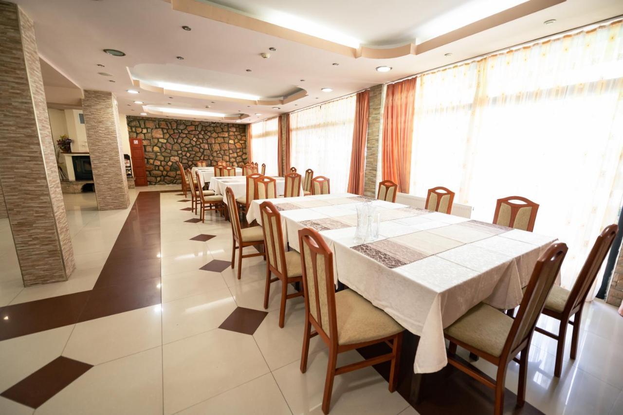 Hotel Holiday-M Ohri Dış mekan fotoğraf
