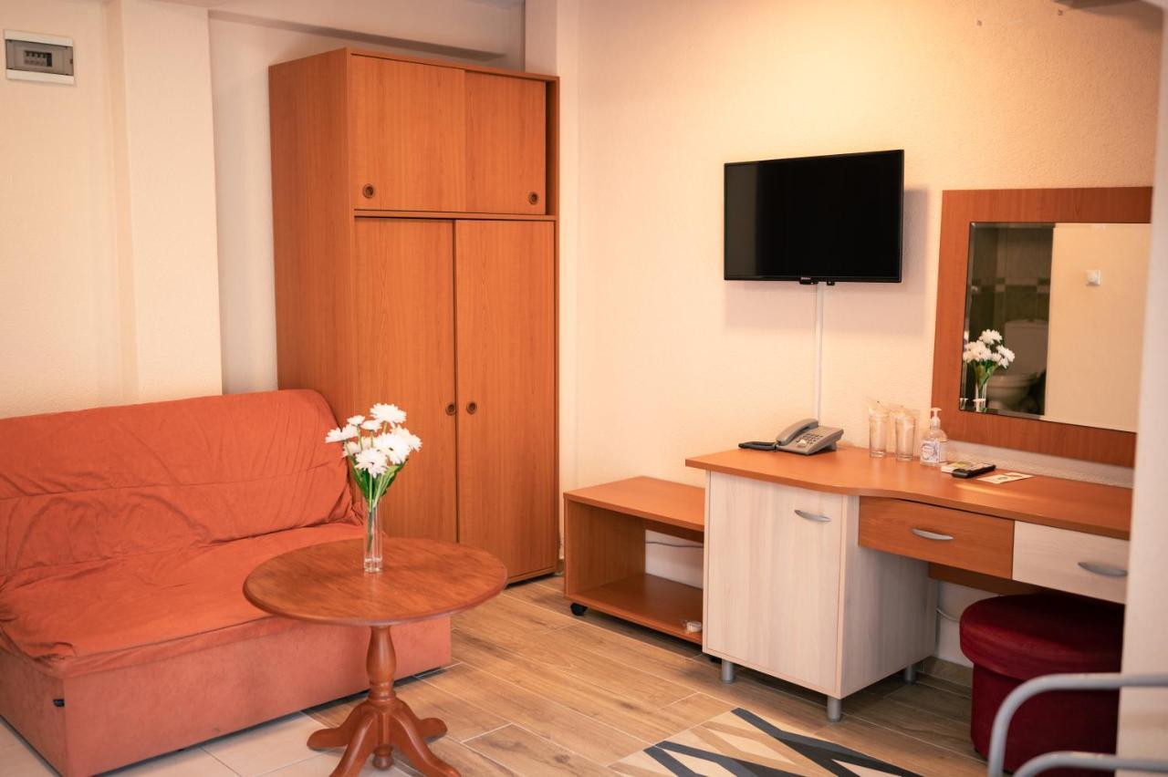 Hotel Holiday-M Ohri Dış mekan fotoğraf