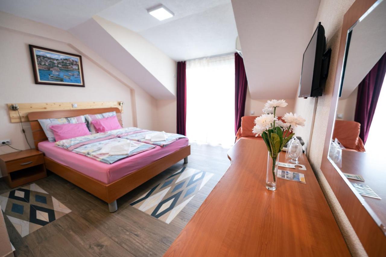 Hotel Holiday-M Ohri Dış mekan fotoğraf