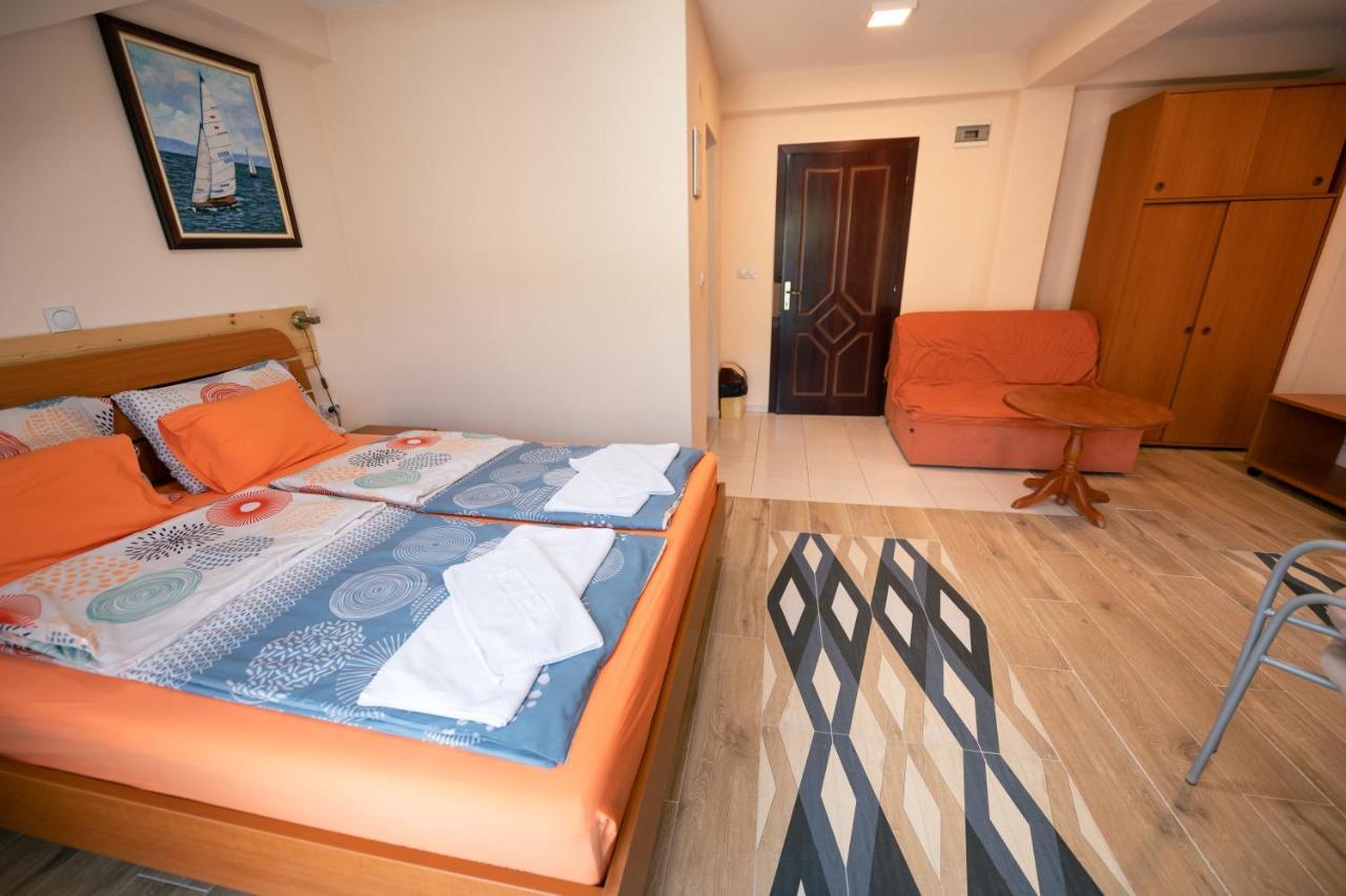 Hotel Holiday-M Ohri Dış mekan fotoğraf