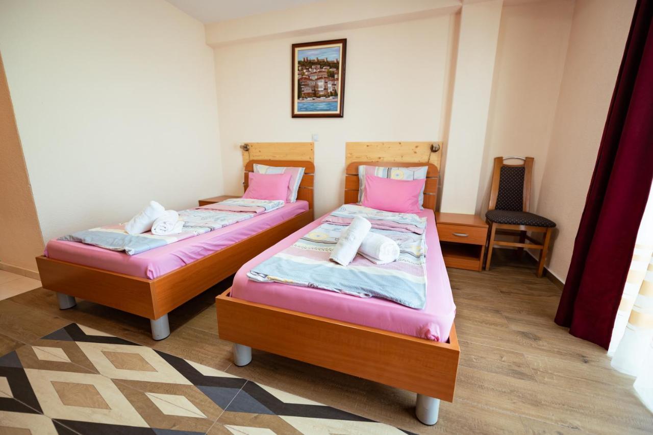 Hotel Holiday-M Ohri Dış mekan fotoğraf